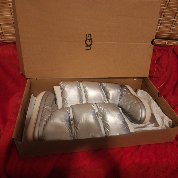 UGG - WOMAN CLASSIC MAXI ULTRA TALL BOOTS - Picture 2 of 11